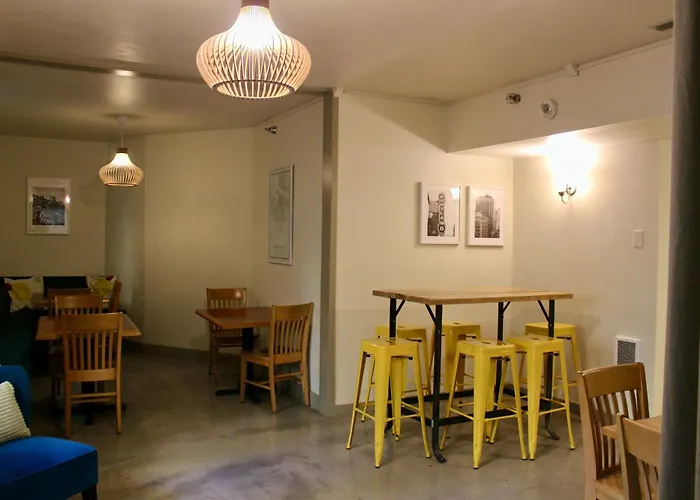Hotel near College: Northwest Portland Hostel